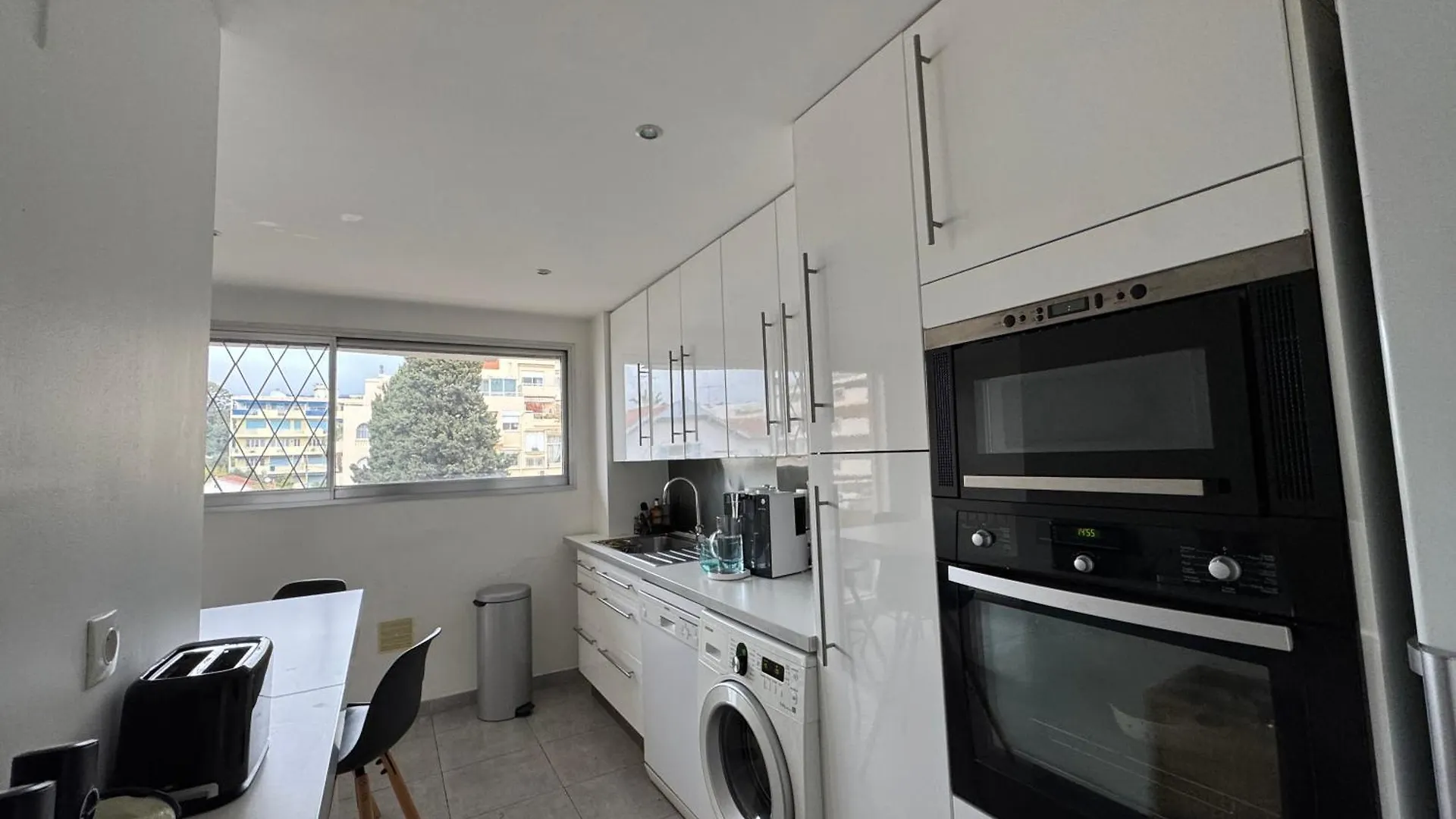 90 M2 Palm Beach Apartment With 2 Balconies Very Stylish And Central Cannes